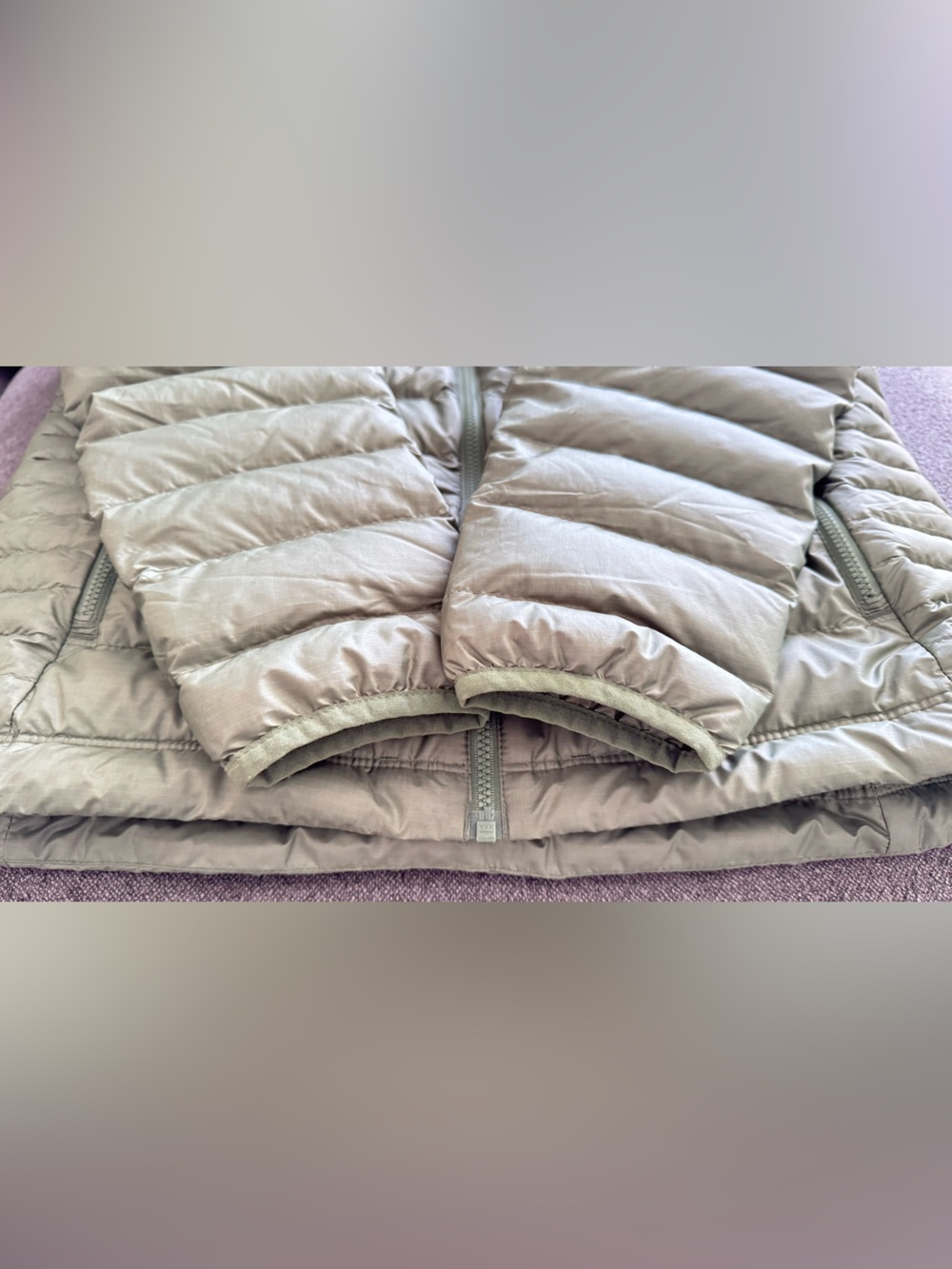 Patagonia Lightweight Puffer Jacket in Sage - Picture 8 of 9